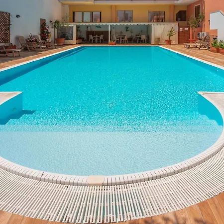 Apartment Relaxing Cristal Blu Sleeps 3 Num1486